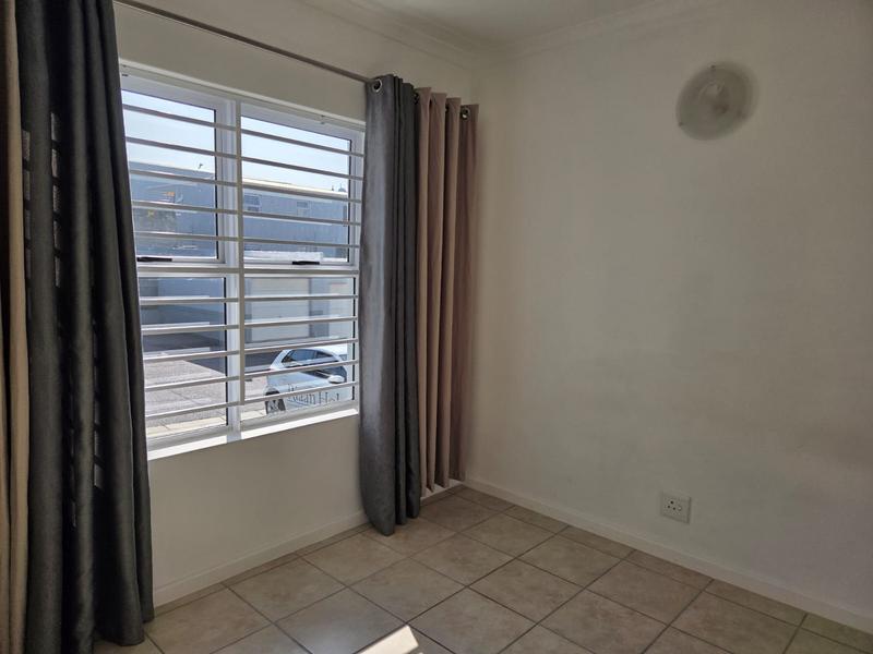 1 Bedroom Property for Sale in Vredekloof Heights Western Cape